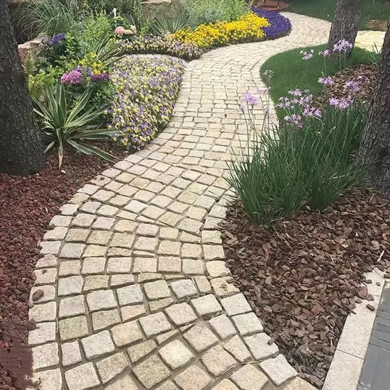China Natural Wholesale Price G682 Yellow Granite Tumbled Cobblestone Paving 